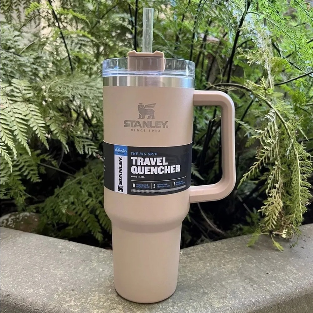 Brand new never used 40 ounce Stanley Driftwood Quencher OG